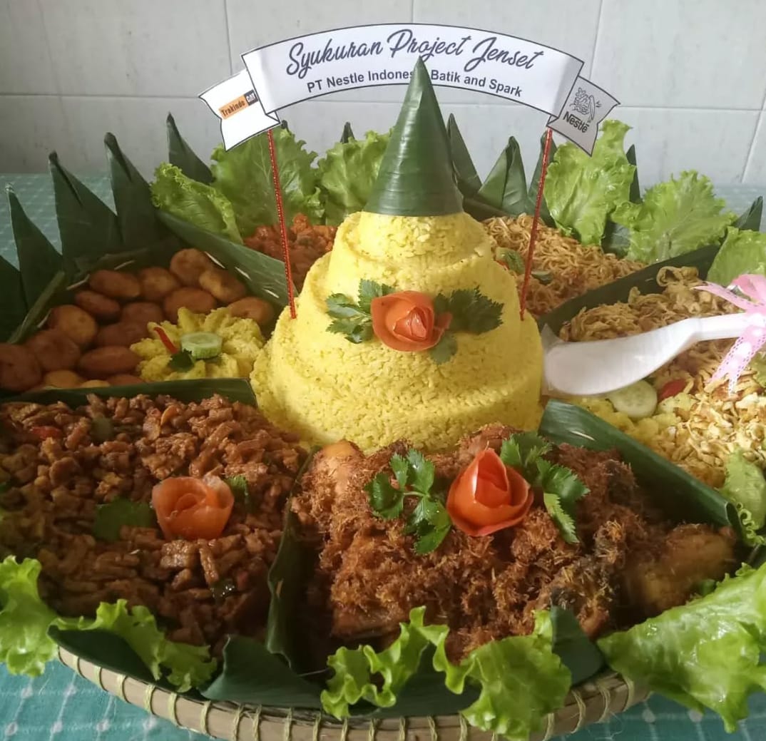 Nasi Kuning Tumpeng Ayam